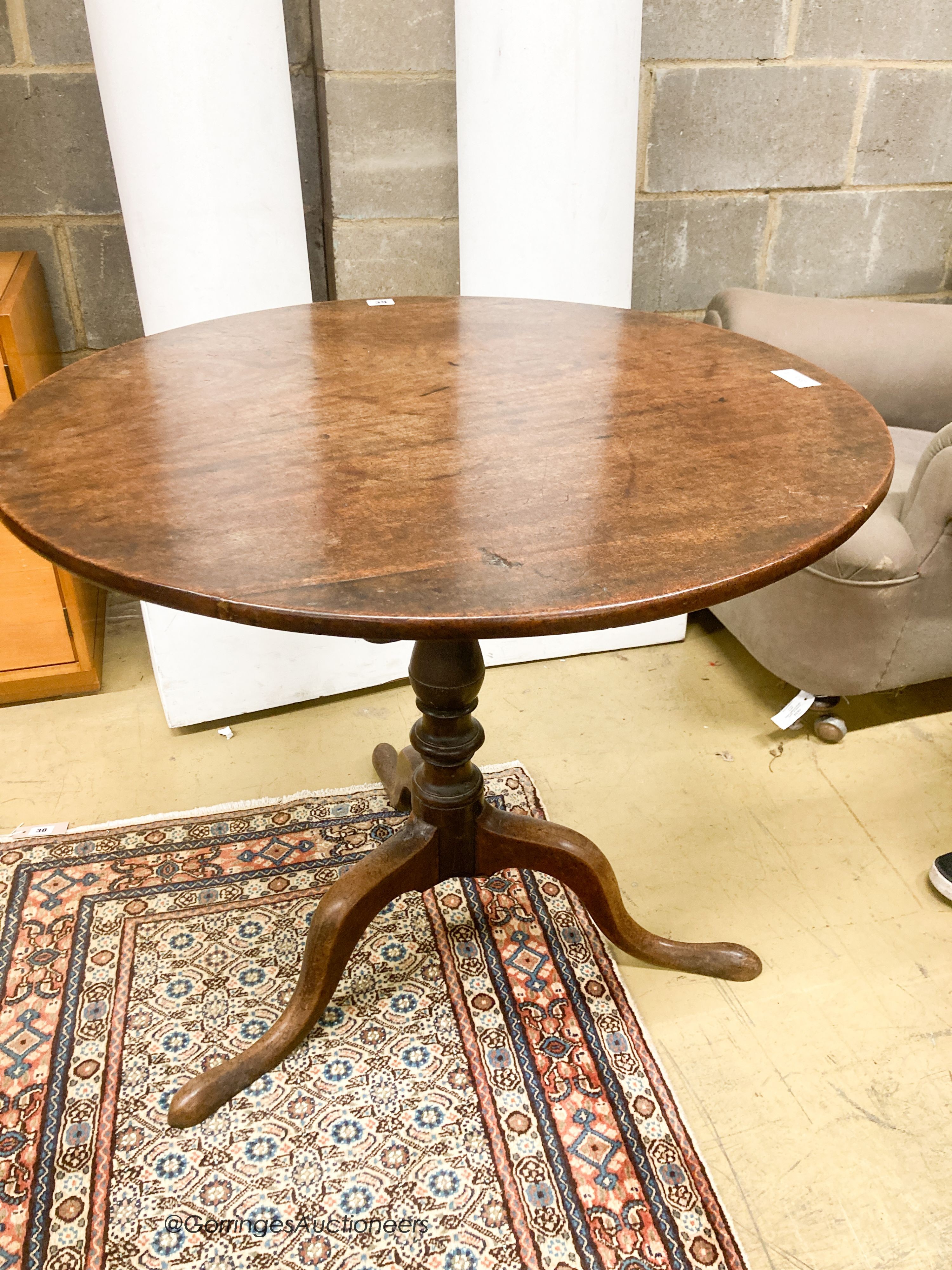 A George III circular mahogany tilt top tea table, diameter 79cm, height 69cm